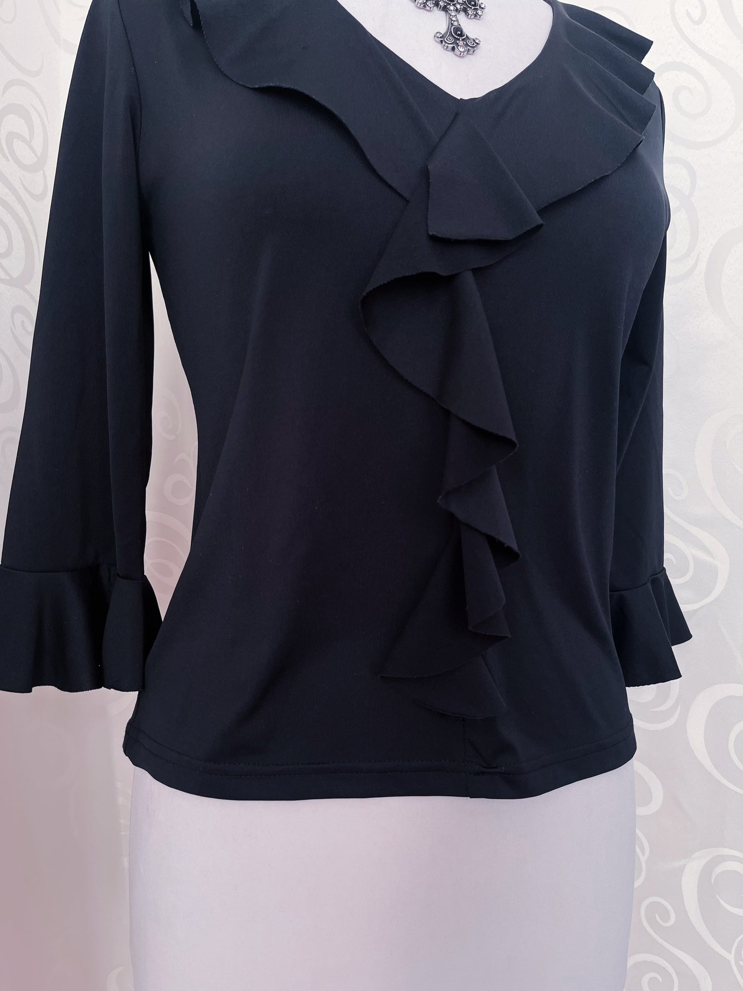 00’s Gothic ruffle top 🕷️
