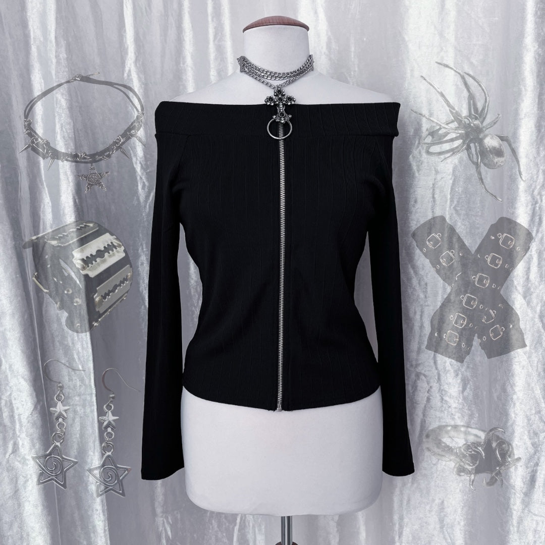 Black alt off-shoulder jacket by Blind Date 🖤