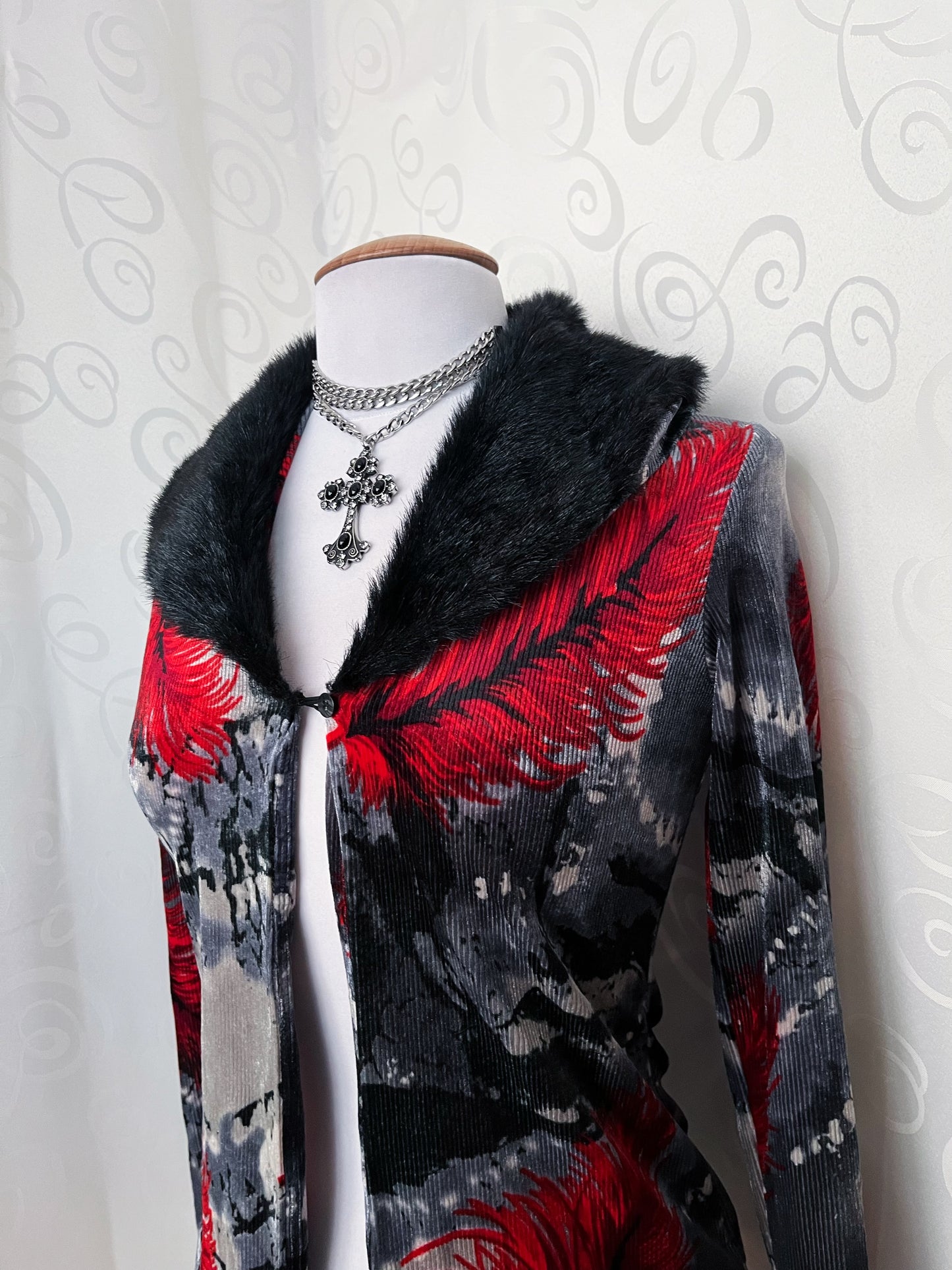 00’s iconic velvet cardigan with faux fur neckline ❣️