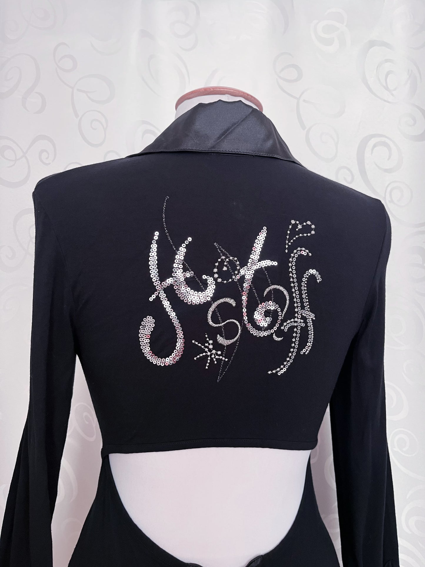 00’s iconic Gothic black shirt with lace-up and cutout back detail 🦇