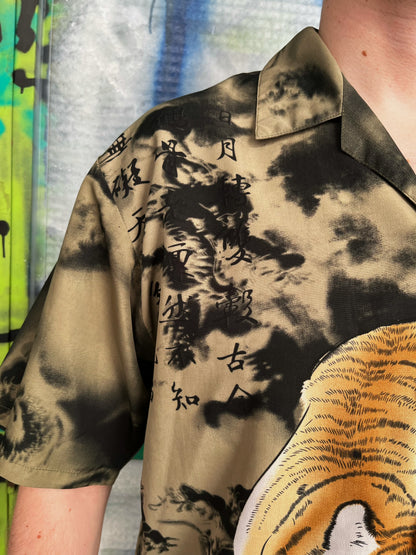 Vintage Asian style tiger shirt 🐅