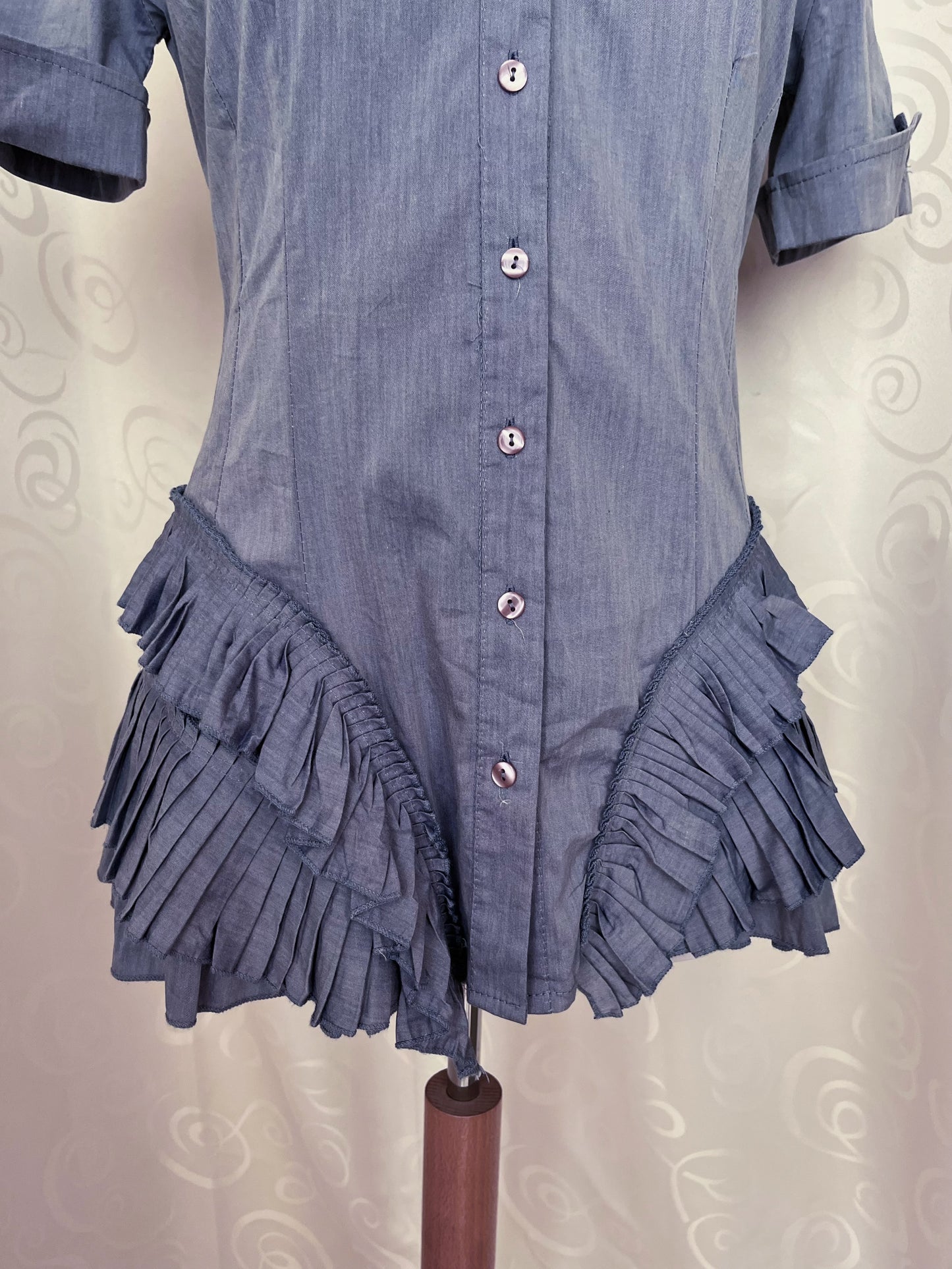 00’s whimsy/jirai kei lilac shirt with pleated details 🪻