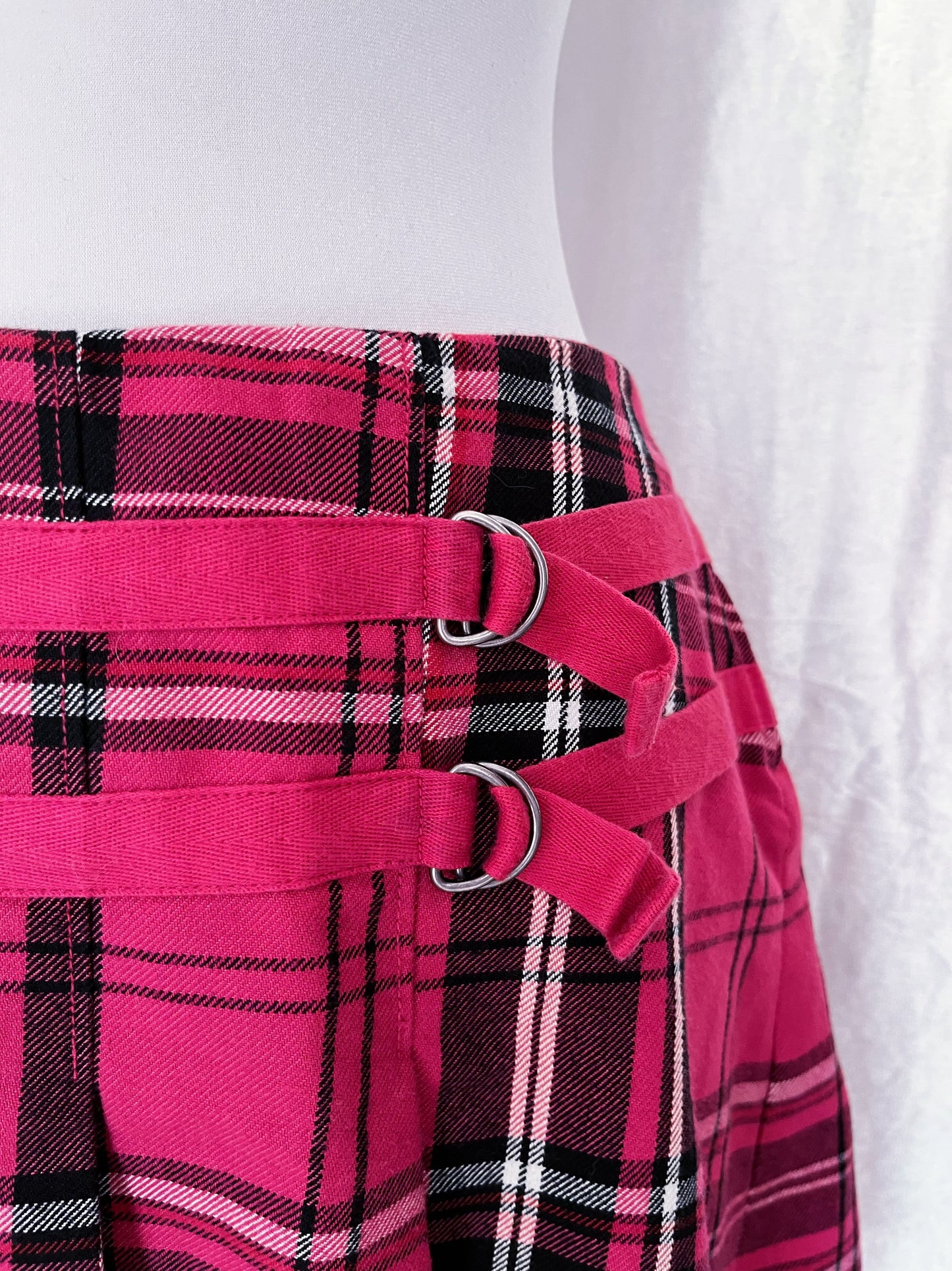 Iconic emo EDC pink plaid skirt 💕
