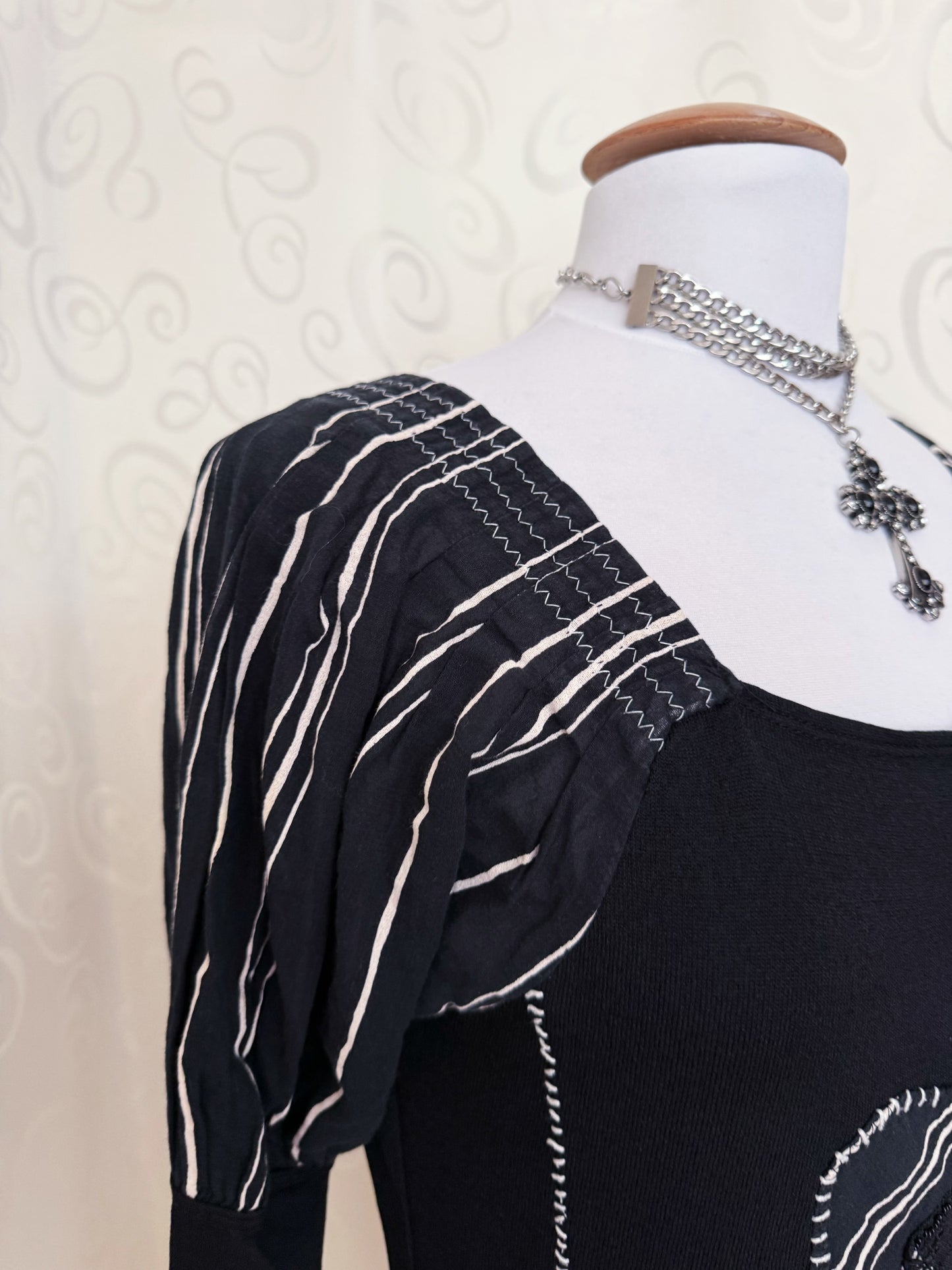00’s patchwork & stitches heart top with puff sleeves 🪡