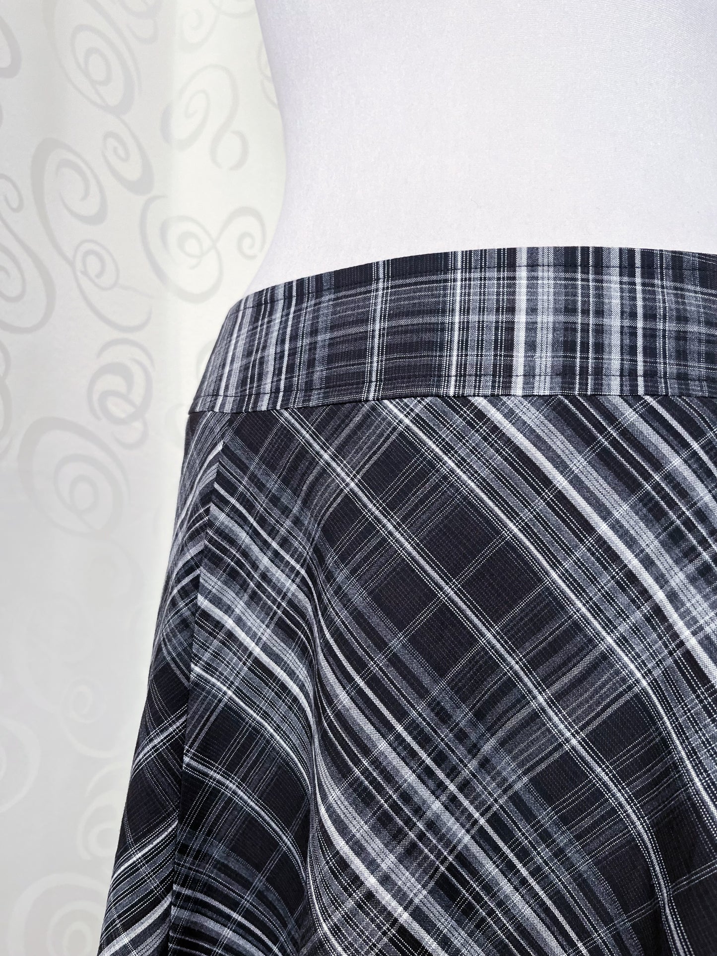 00’s grey tartan skirt 🐭