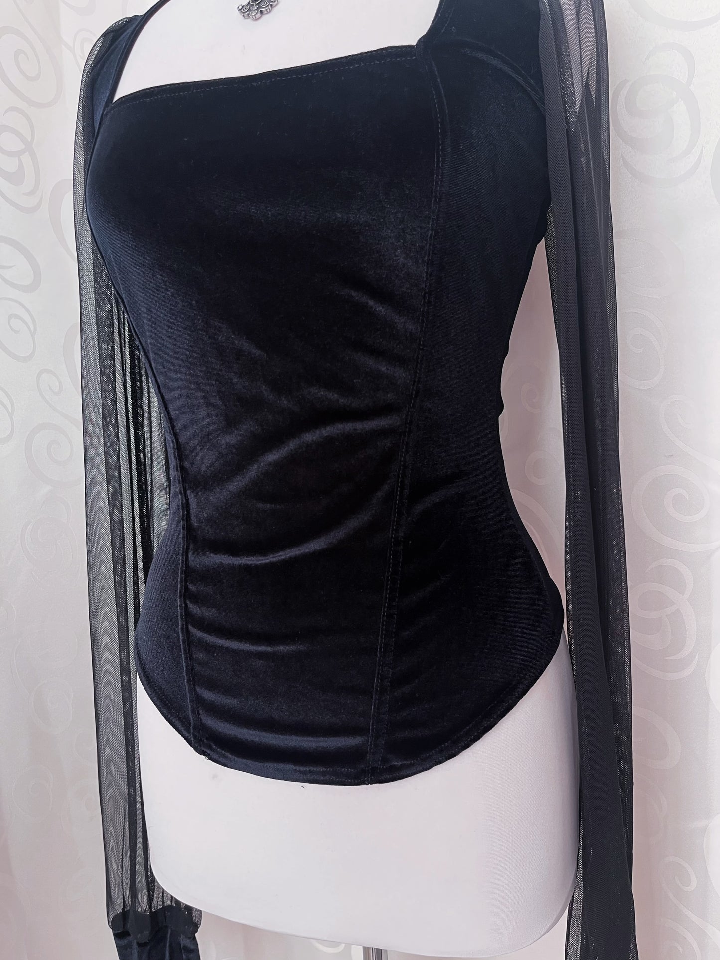 Gothic velvet top with long mesh sleeves 🦇🌑