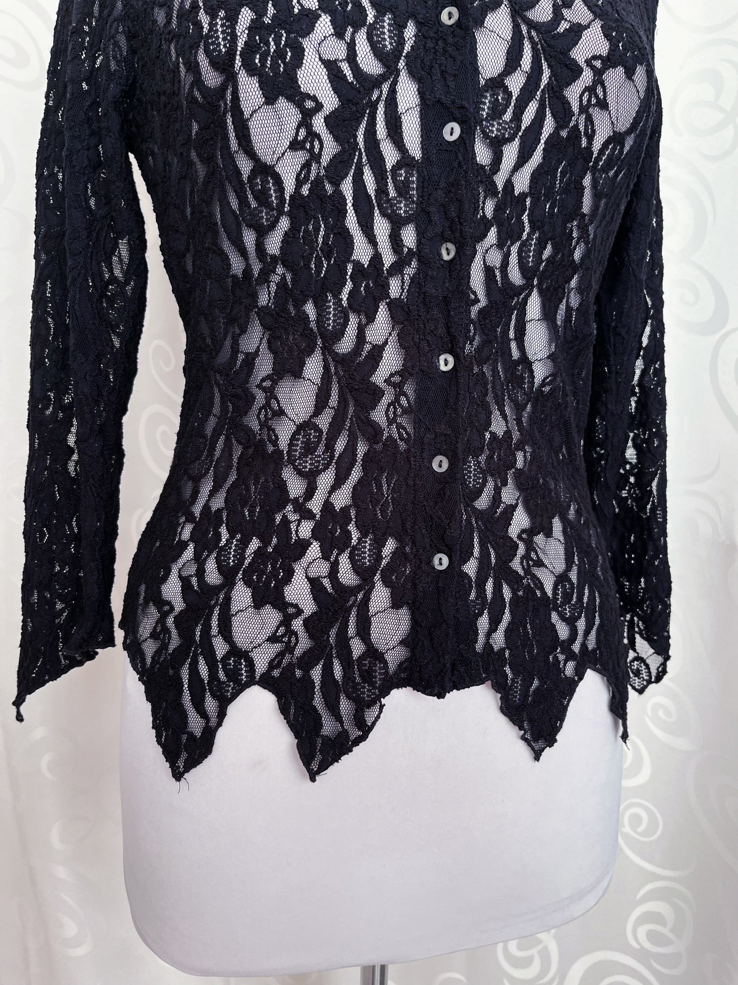 00’s Witchy lacey shirt with pointy details 🕷️🦇