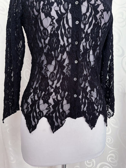 00’s Witchy lacey shirt with pointy details 🕷️🦇