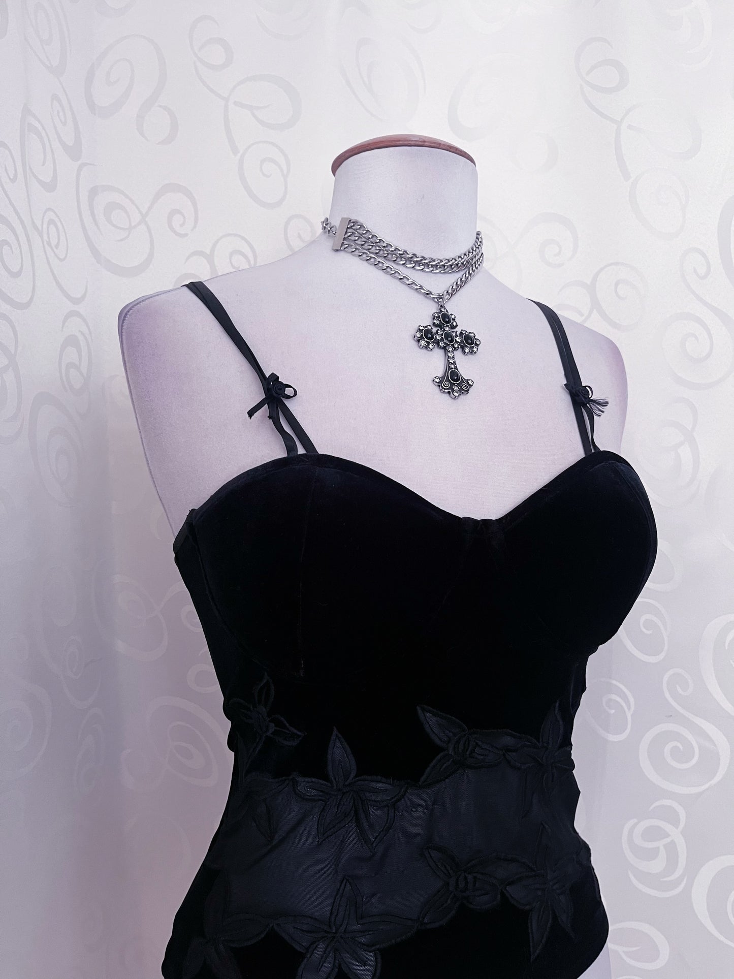 00’s Whimsygoth black velvet corset with mesh & embroidered detail 🖤🌀