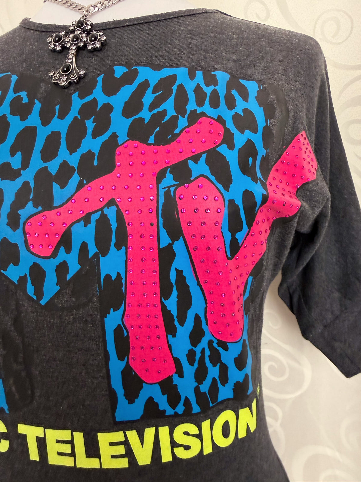 Iconic MTV animal print tee 🐾🎀