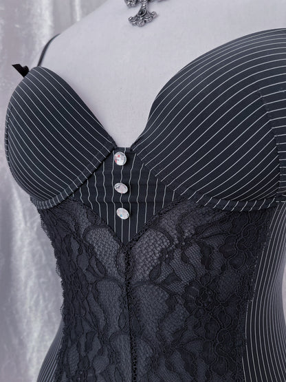 00’s Gothic striped corset with garters 🕸️