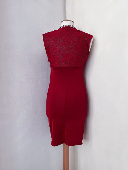 Iconic red vampire dress with lace detail 🧛🏼‍♀️