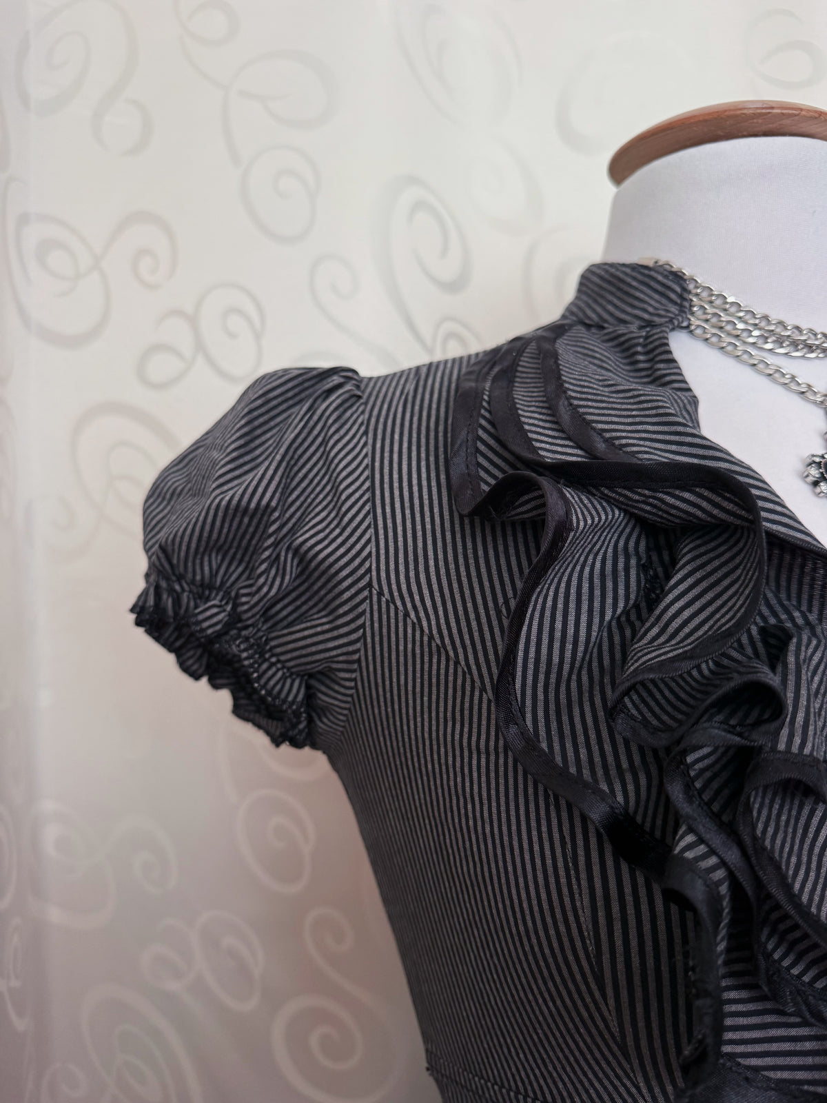 Horror Protagonist/Dark Coquette style ruffle striped shirt 🎞️🗝️
