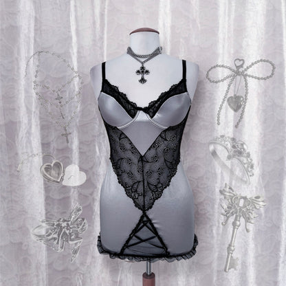 Stunning silver & lace nightgown 🩶🖇️