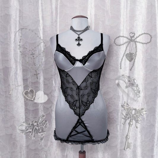 Stunning silver & lace nightgown 🩶🖇️