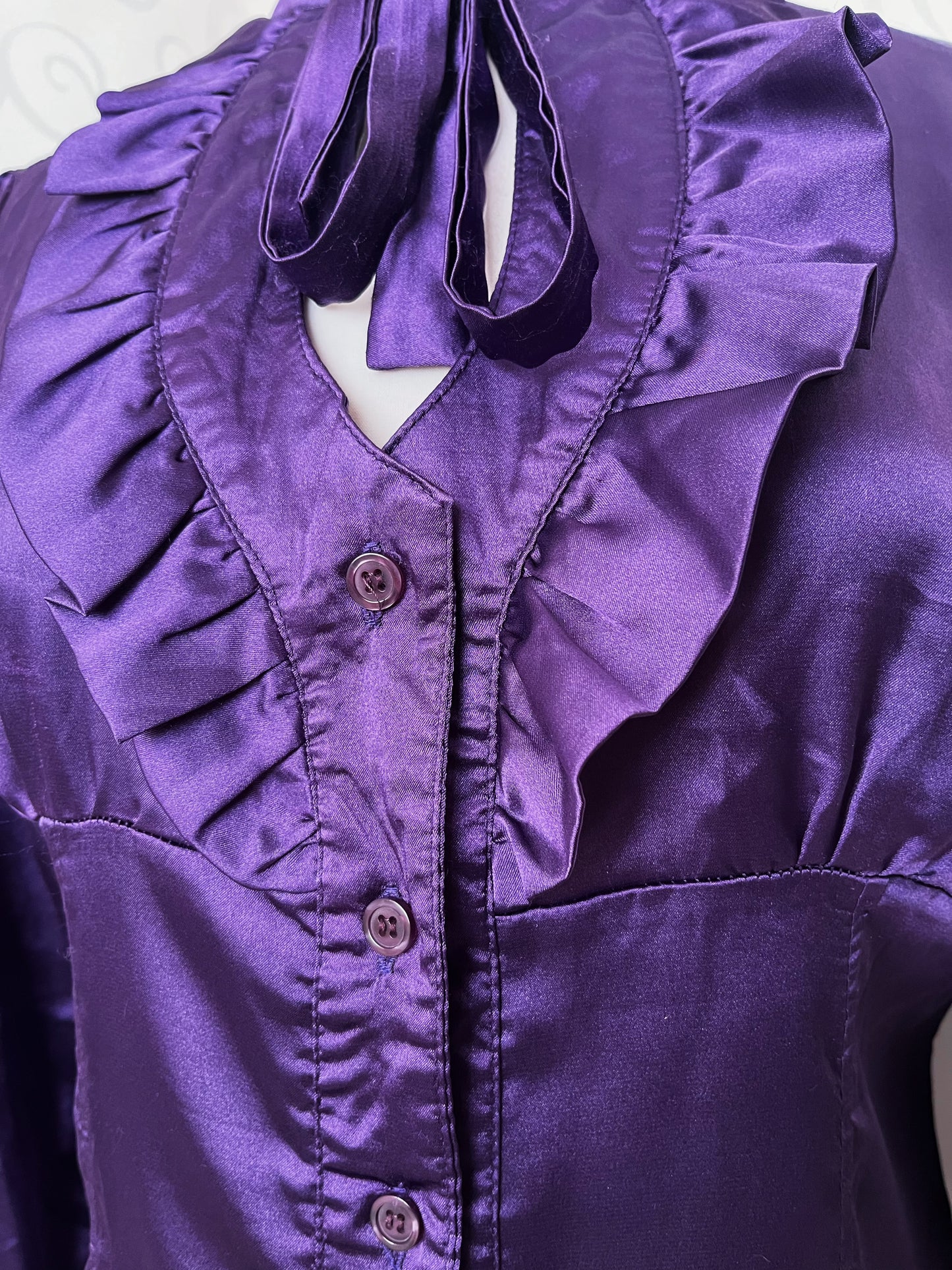 Gothic/Jirai Kei victorian style ruffle satin purple shirt 💜🕷️