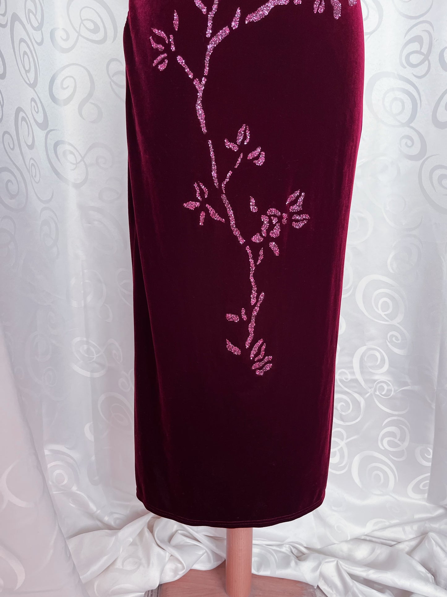 00’s whimsygoth burgundy velvet dress with embossed strass detail ❤️🌺