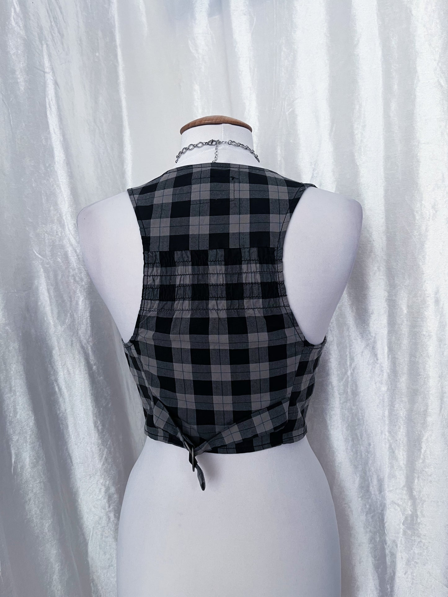 00’s Fishbone dark academia crop plaid vest 📓🌀