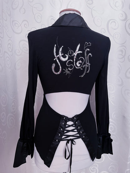 00’s iconic Gothic black shirt with lace-up and cutout back detail 🦇