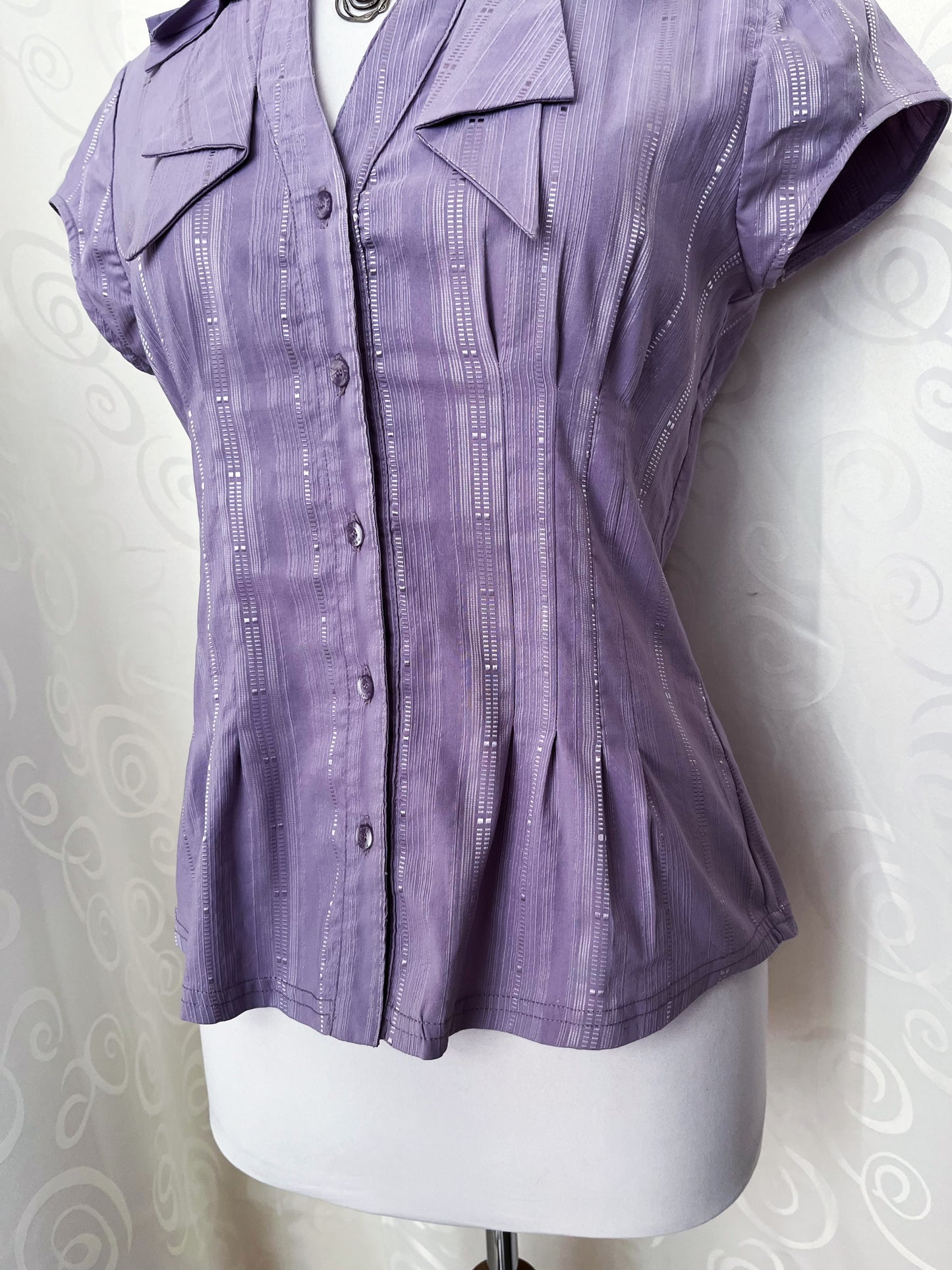Cutest coquette striped lilac shirt 💜🎀