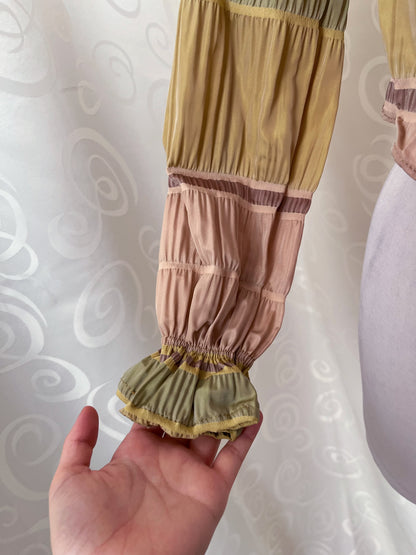 00’s deadstock colorful coquette shirt that closes with metal hooks 💜🌀