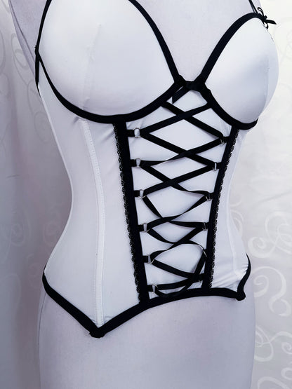 Iconic white lace-up corset 🦷🐇