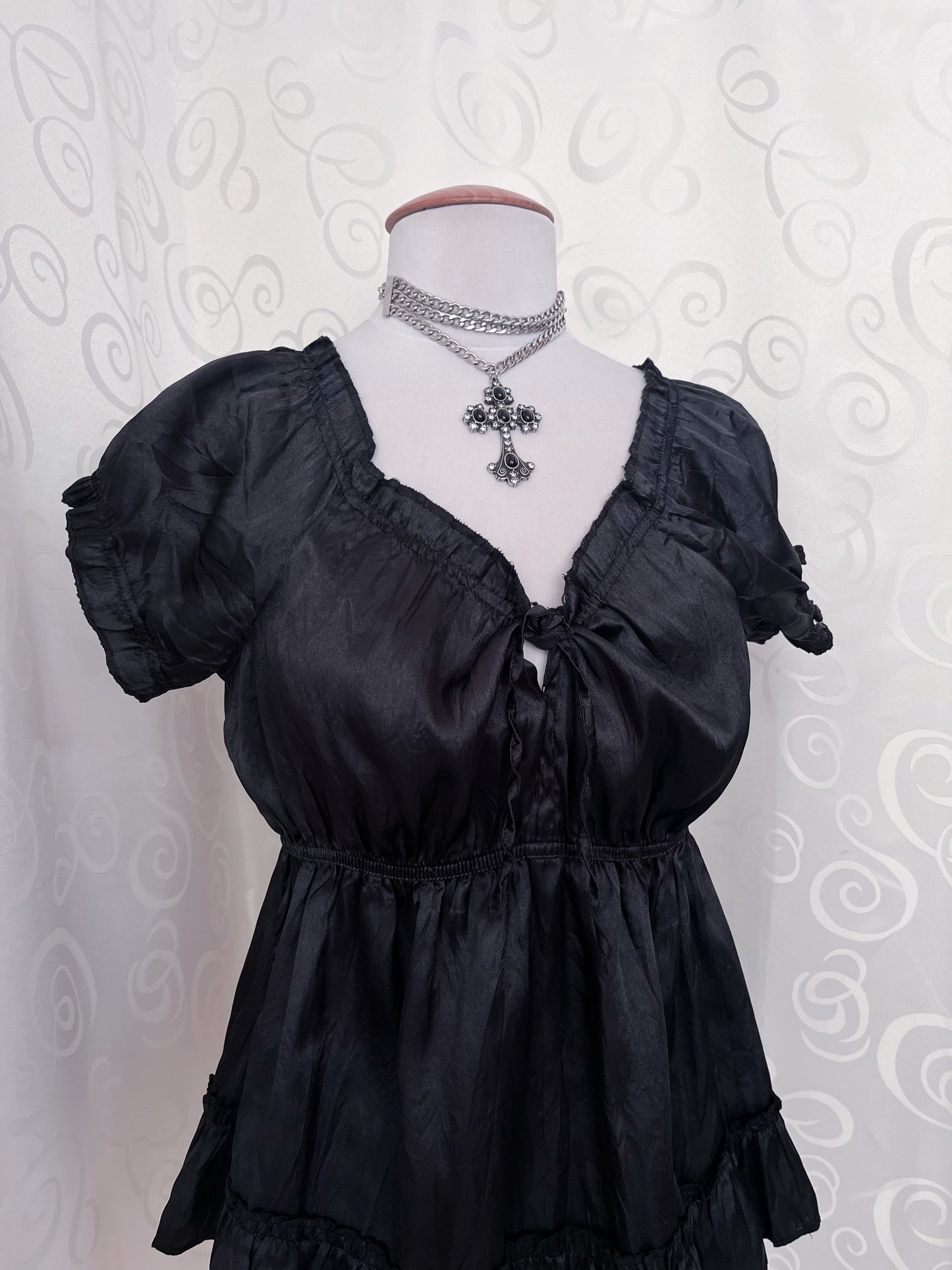 00’s Dark Coquette/Horrir protagonist black satin top 🕷️