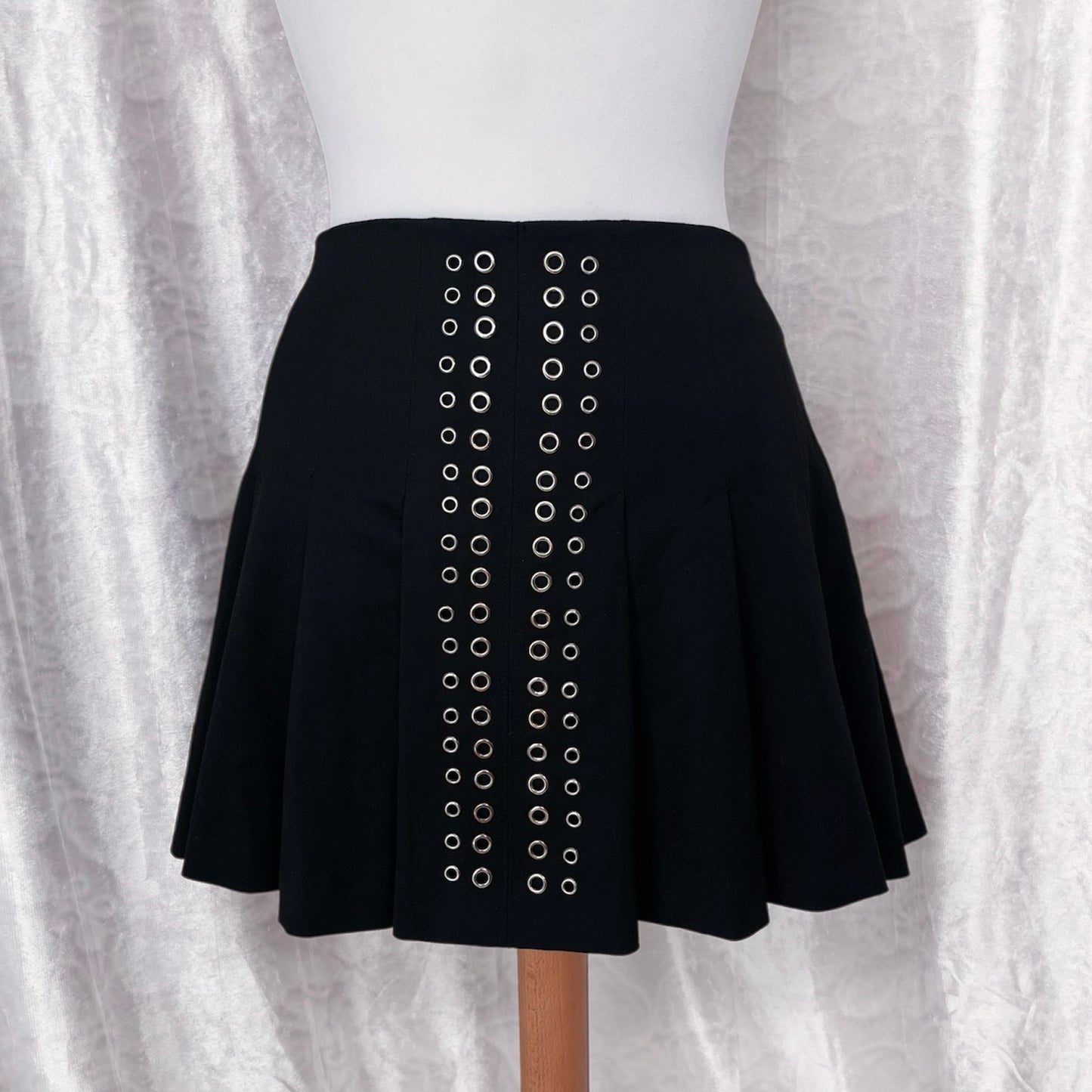 Deadstock Zara pleated alt skirt with rings detail 💀