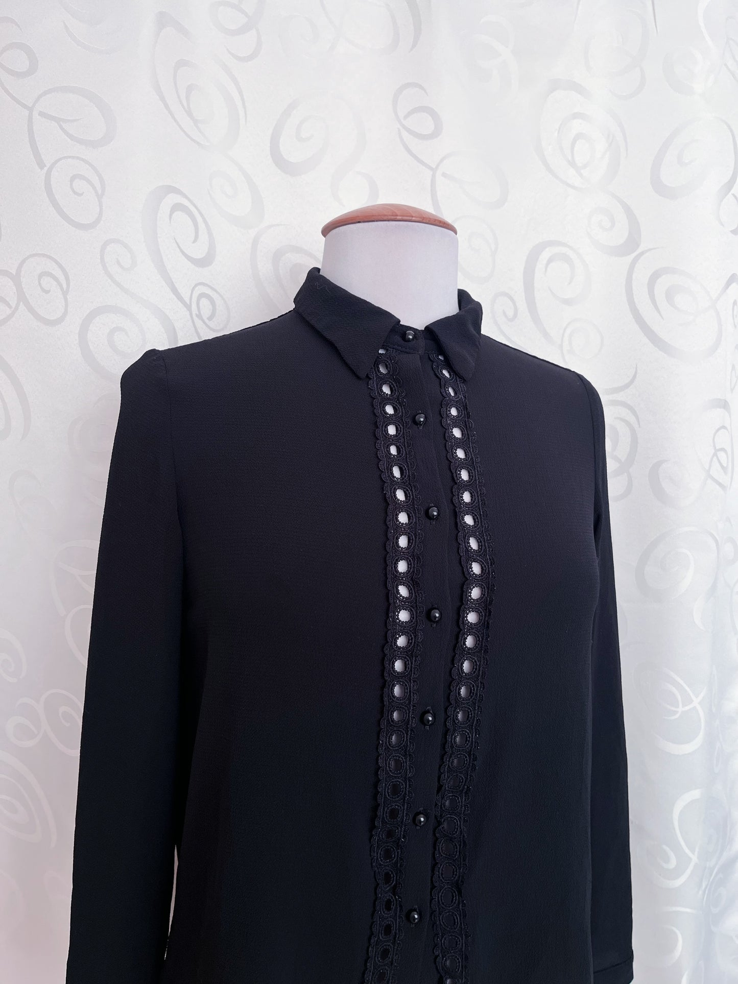 00’s Gothic/Jirai Kei black shirt 🏰🕷️