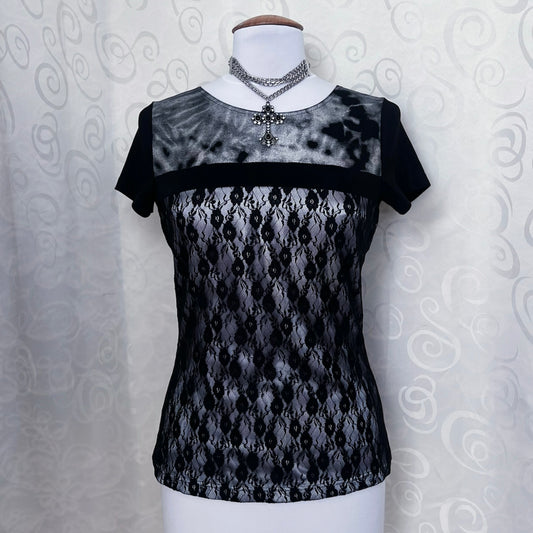 00’s whimsygoth lacey silver tee 🖤