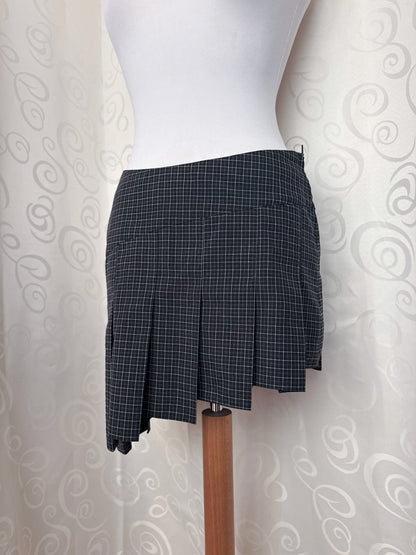 Emo asymmetrical plaid & pleated skirt 🦝🦇