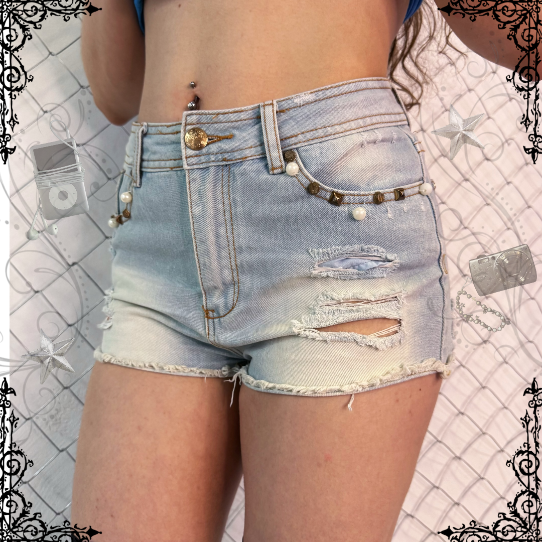 Essential ripped shorts 🌀✨