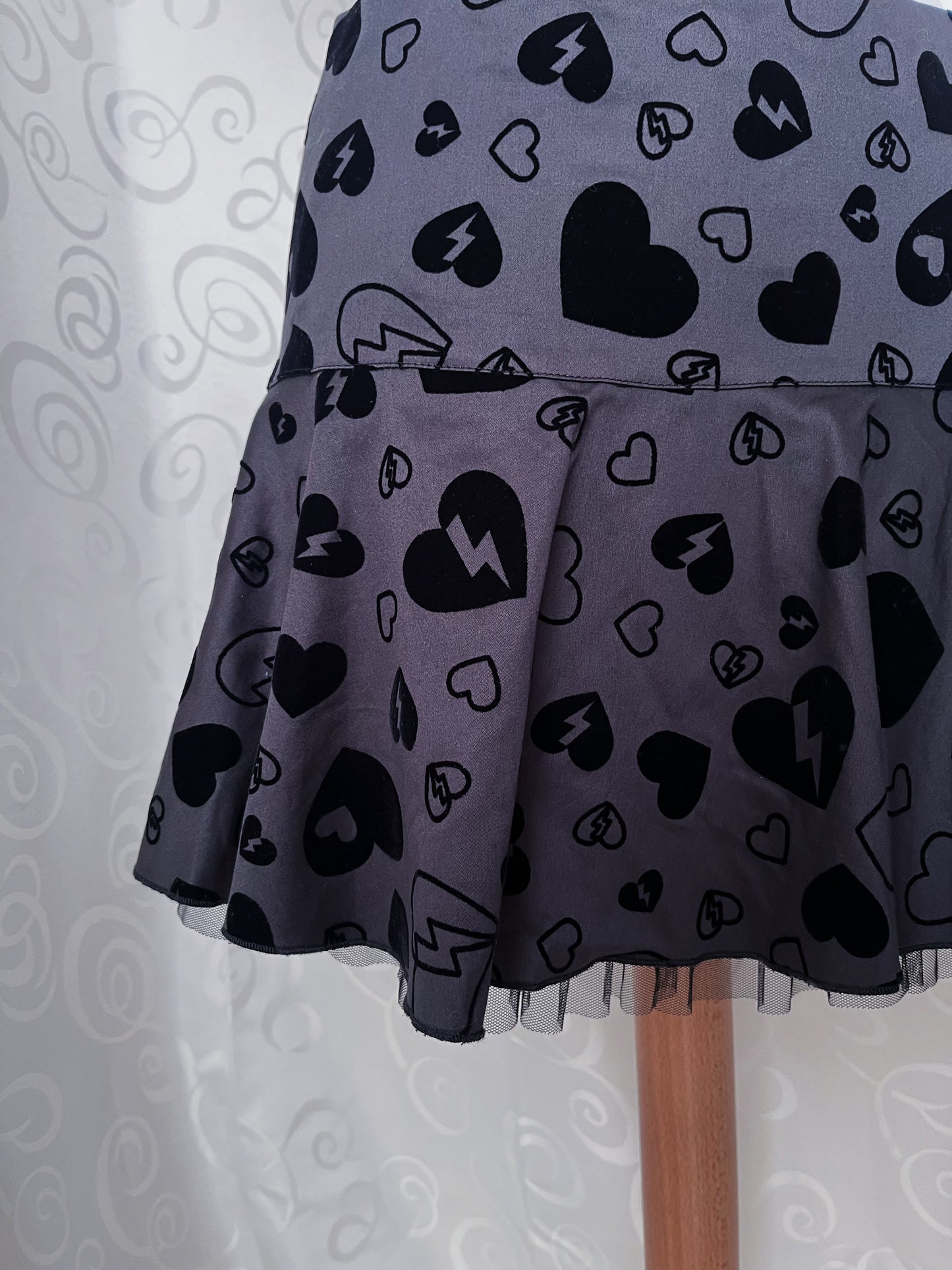 Old Dark Coquette H&M dark grey skirt with velvet hearr details 🖤