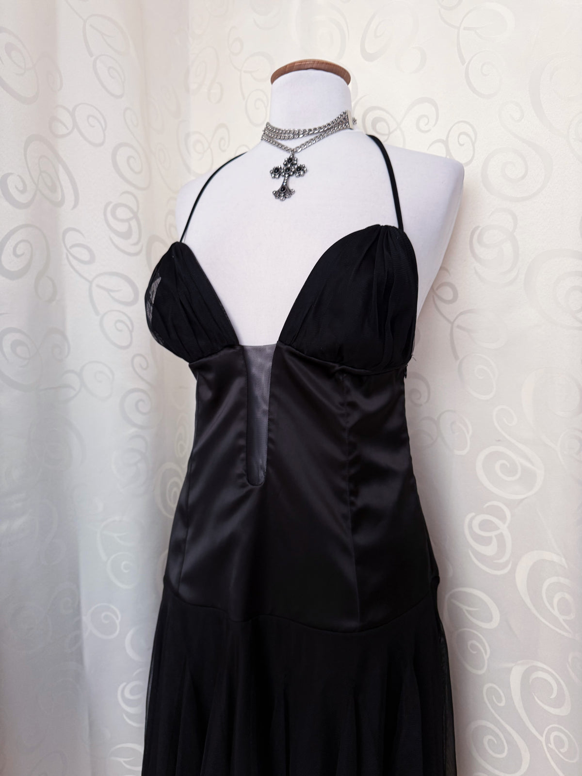 00’s Gothic witchy black dress with tulle pointy skirt 🦇🌀