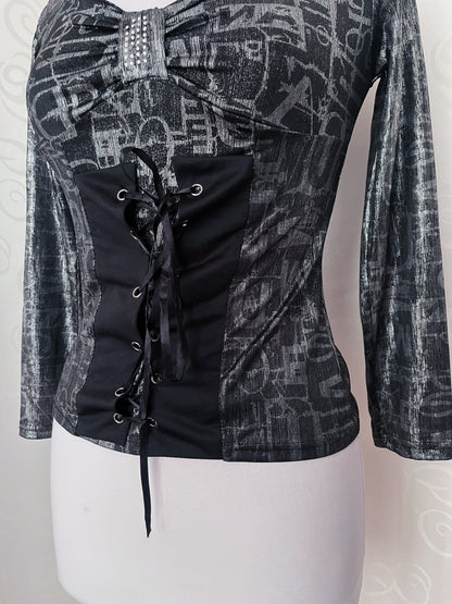 00’s silver lace-up top 🩶🕷️