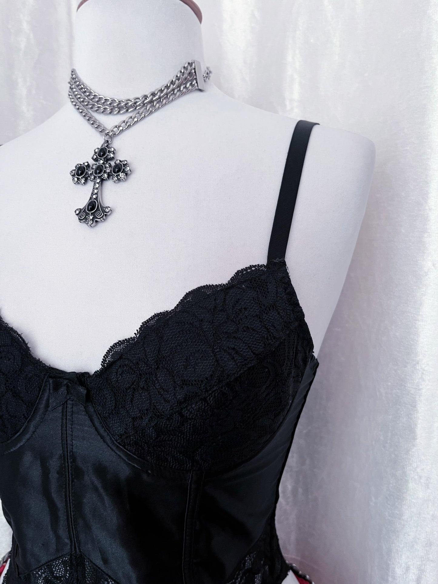 Gothic saten & lace corset 🦇