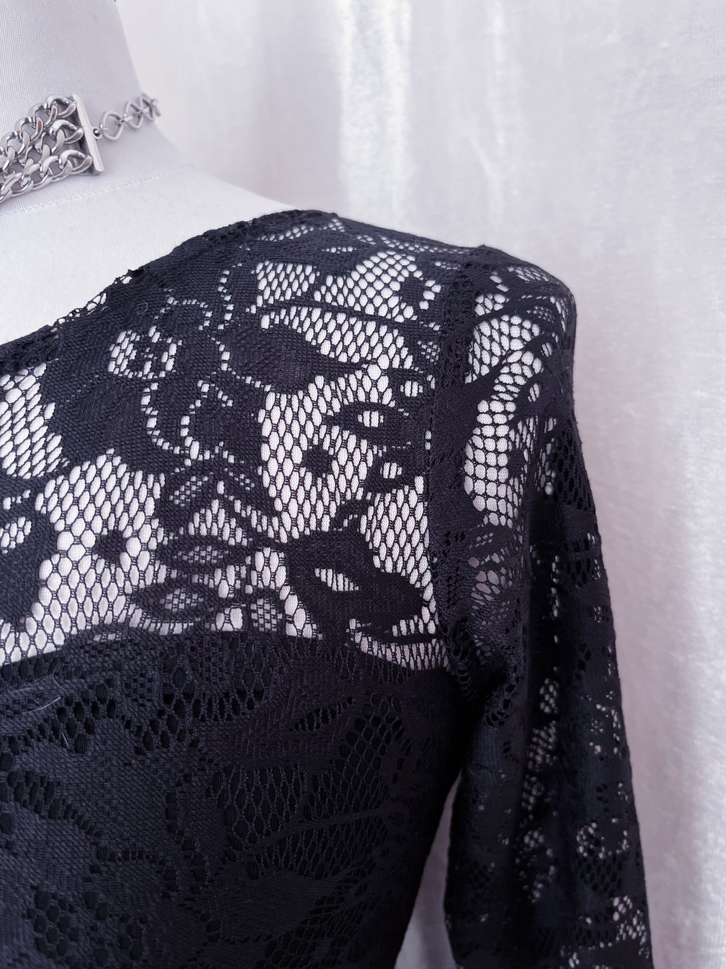 Iconic Gothic balloon lace dress 🦇