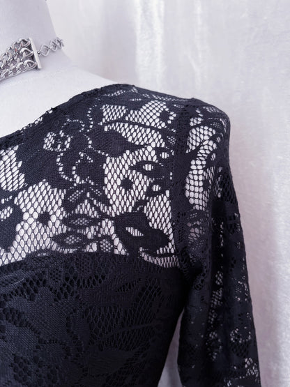 Iconic Gothic balloon lace dress 🦇