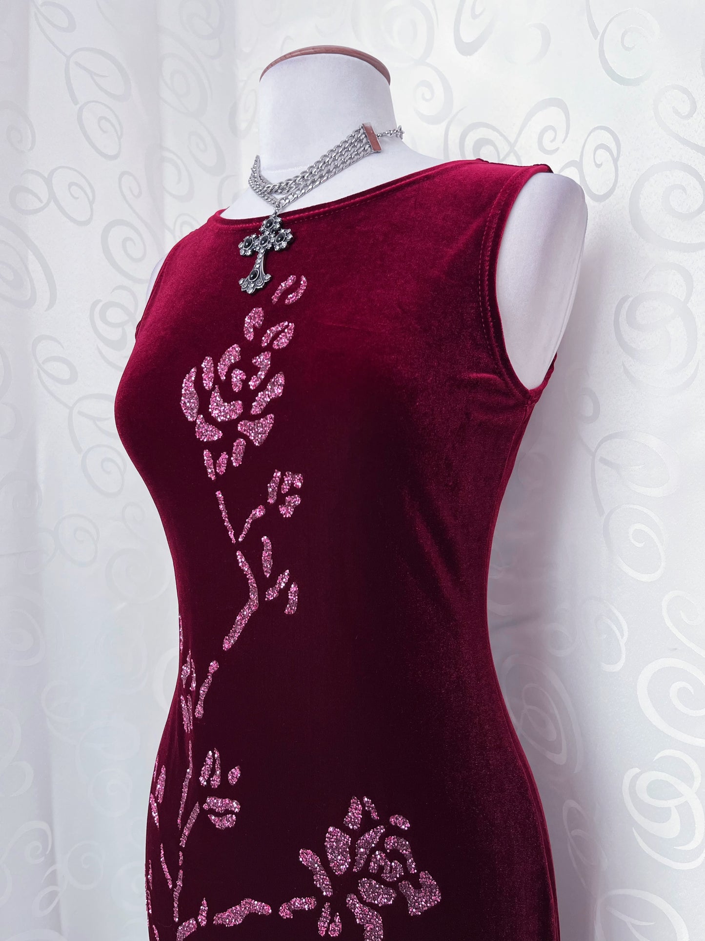 00’s whimsygoth burgundy velvet dress with embossed strass detail ❤️🌺