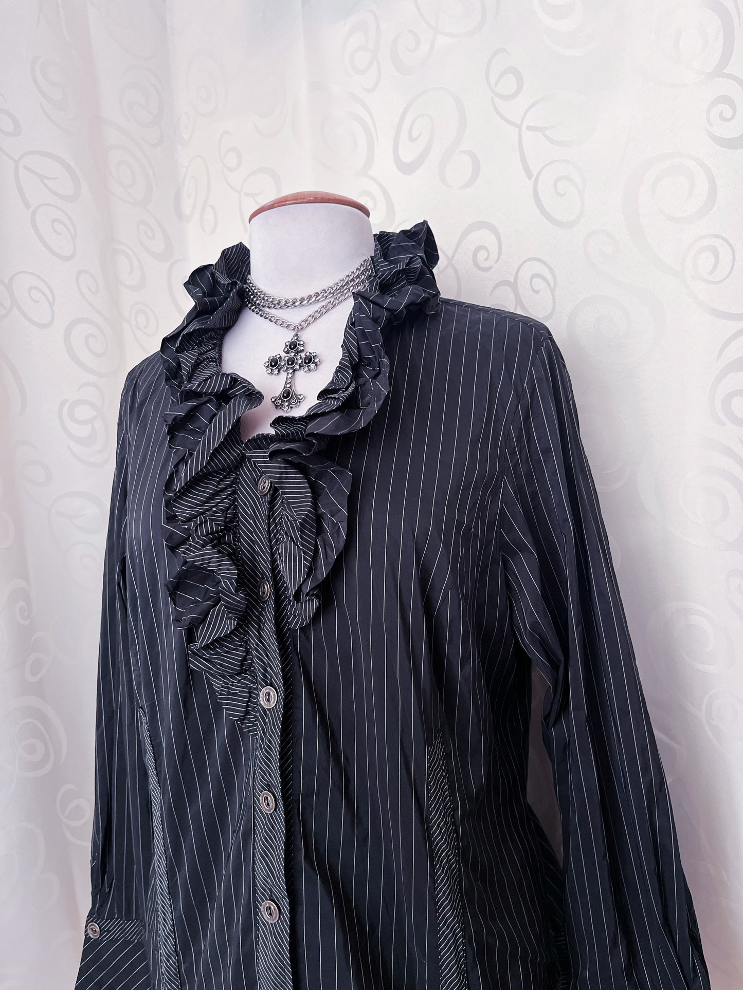 00’s Gothic striped shirt with ruffle details 🖤