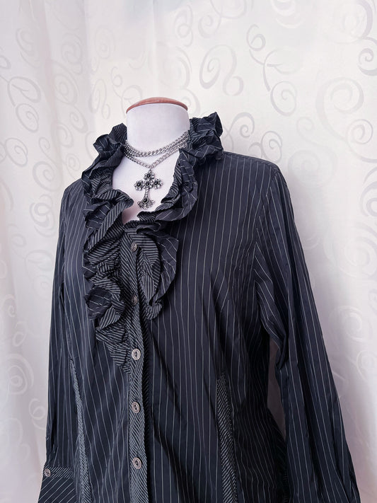00’s Gothic striped shirt with ruffle details 🖤