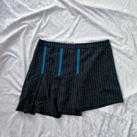 Cute 00’s wool asymmetrical skirt
