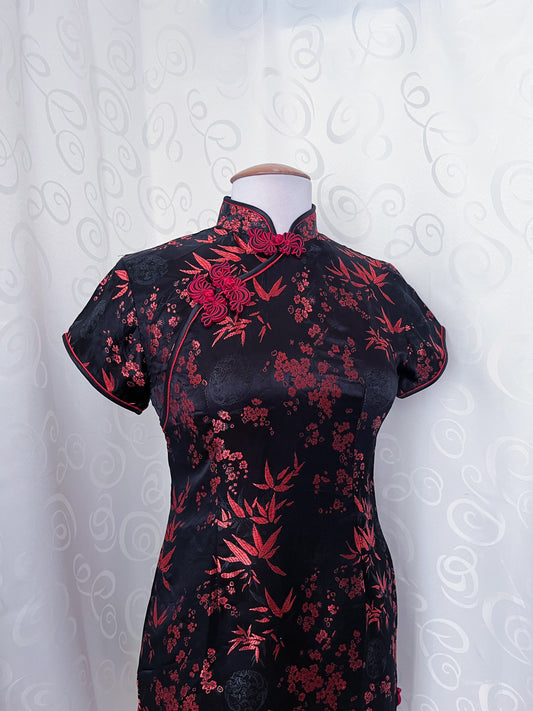 Iconic Silk qipao black & red embroidered dress ❤️