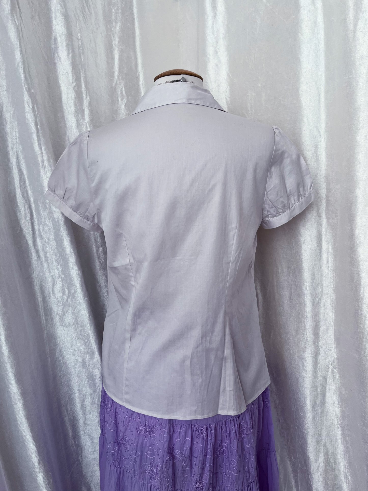 Beautiful 00’s coquette fairy shirt with puff sleeves & ruffle details 🎀