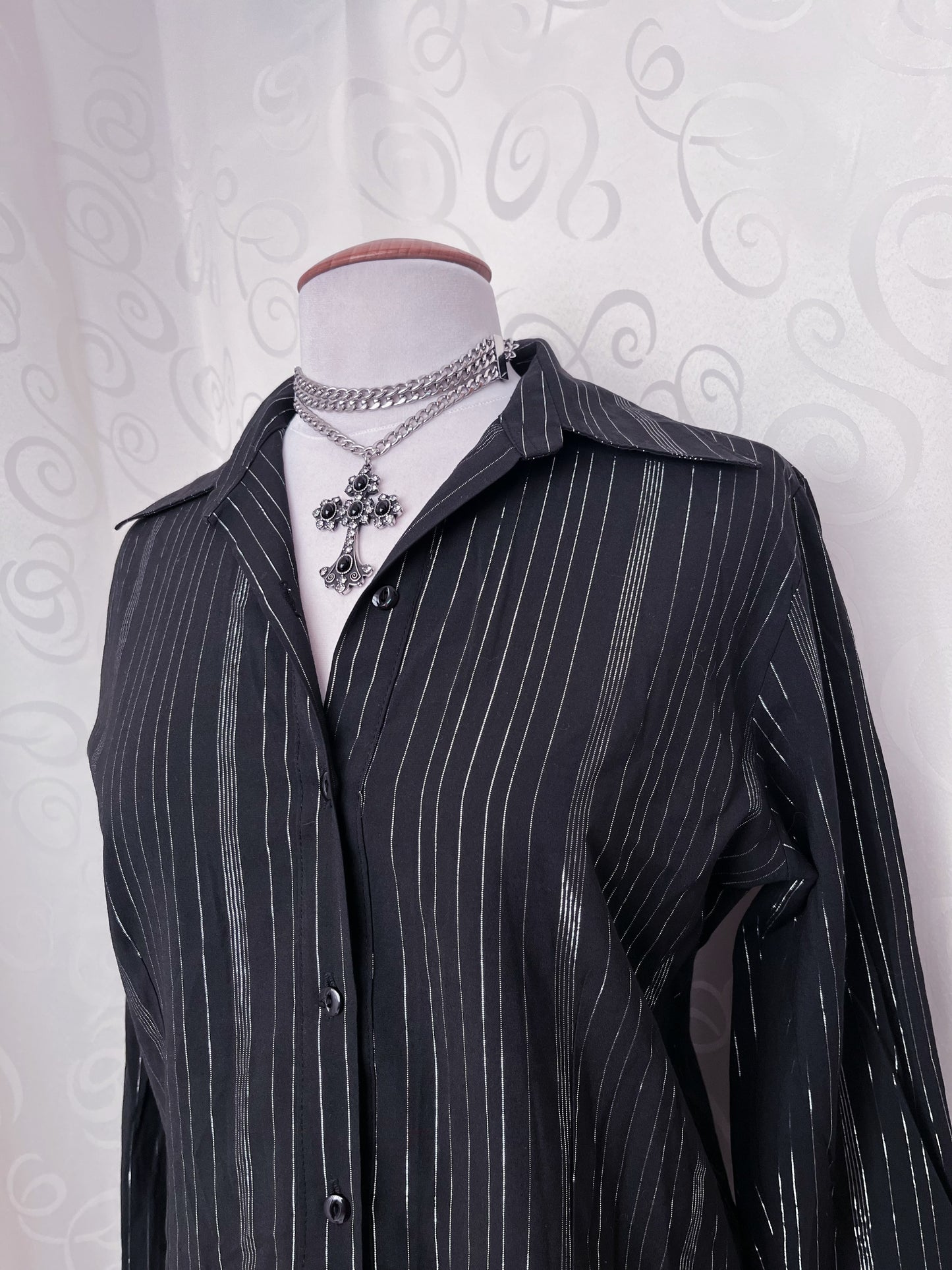 00’s gothic striped black shirt 🦇🌀