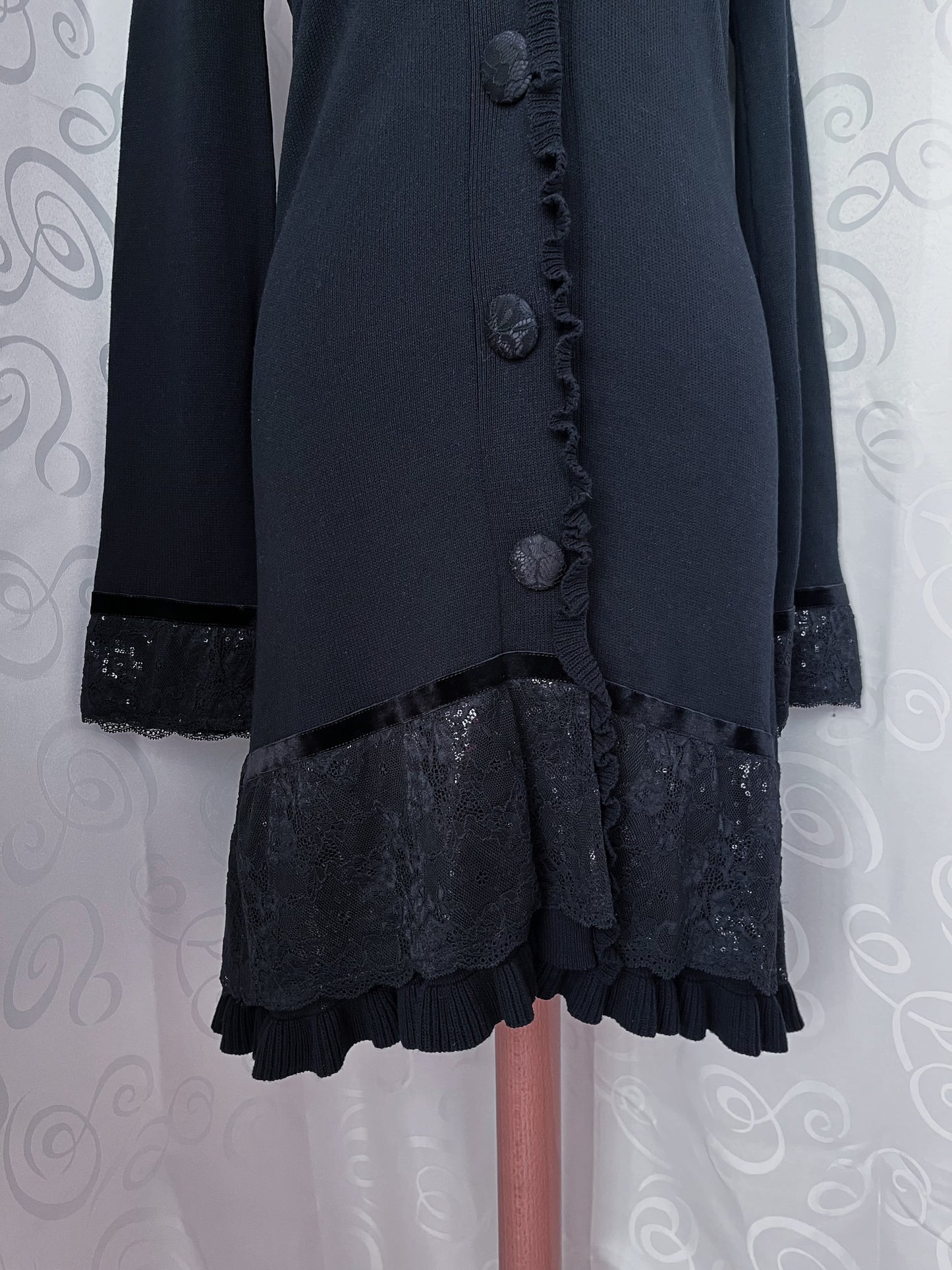 00’s Gothic heavy cardigan with lacey & velvet details 🦇🌀