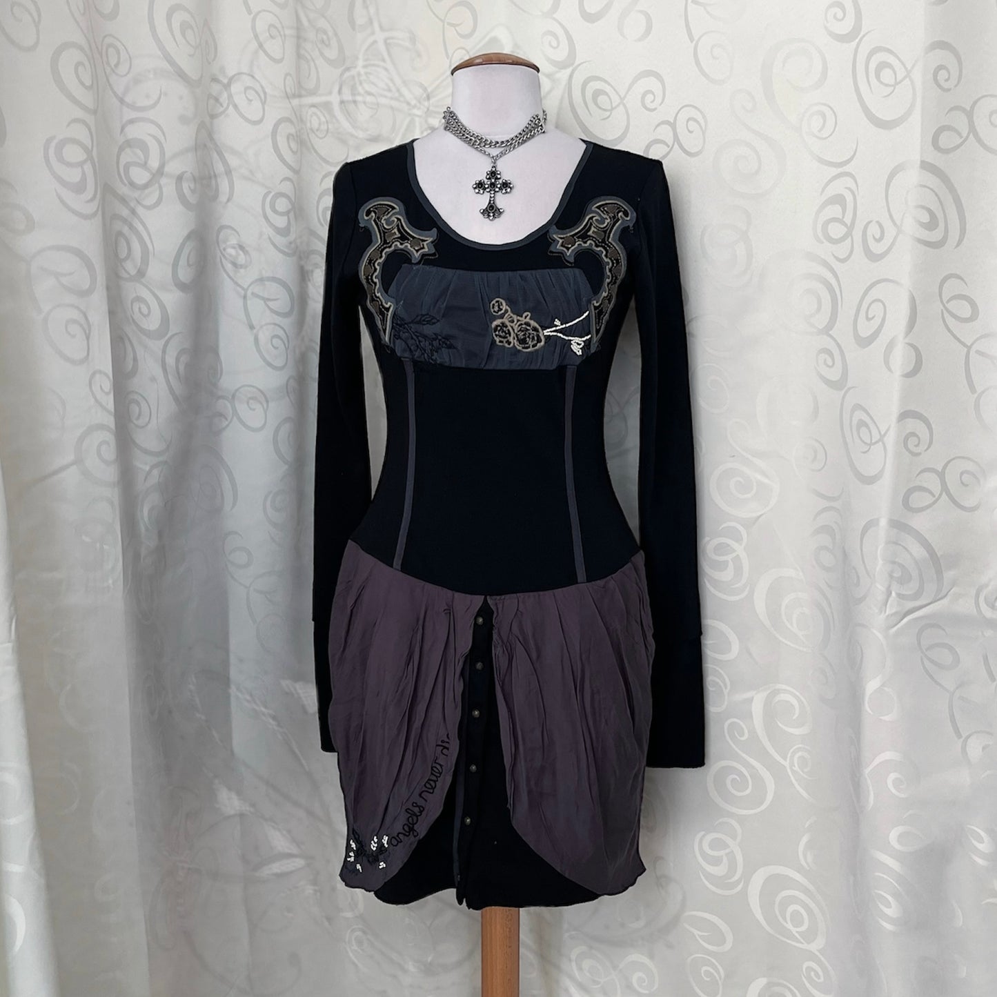 00’s Angels Never Die medieval style dress 🦇