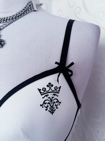 Iconic white lace-up corset 🦷🐇
