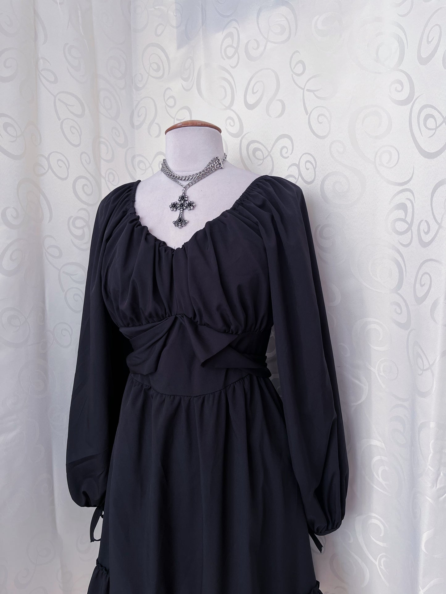 Modern gothic black dress 🖤