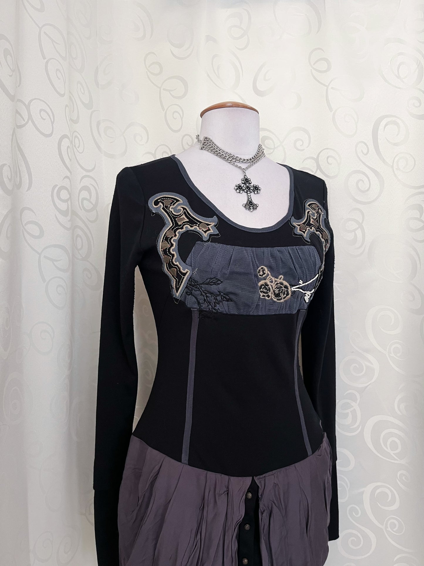 00’s Angels Never Die medieval style dress 🦇